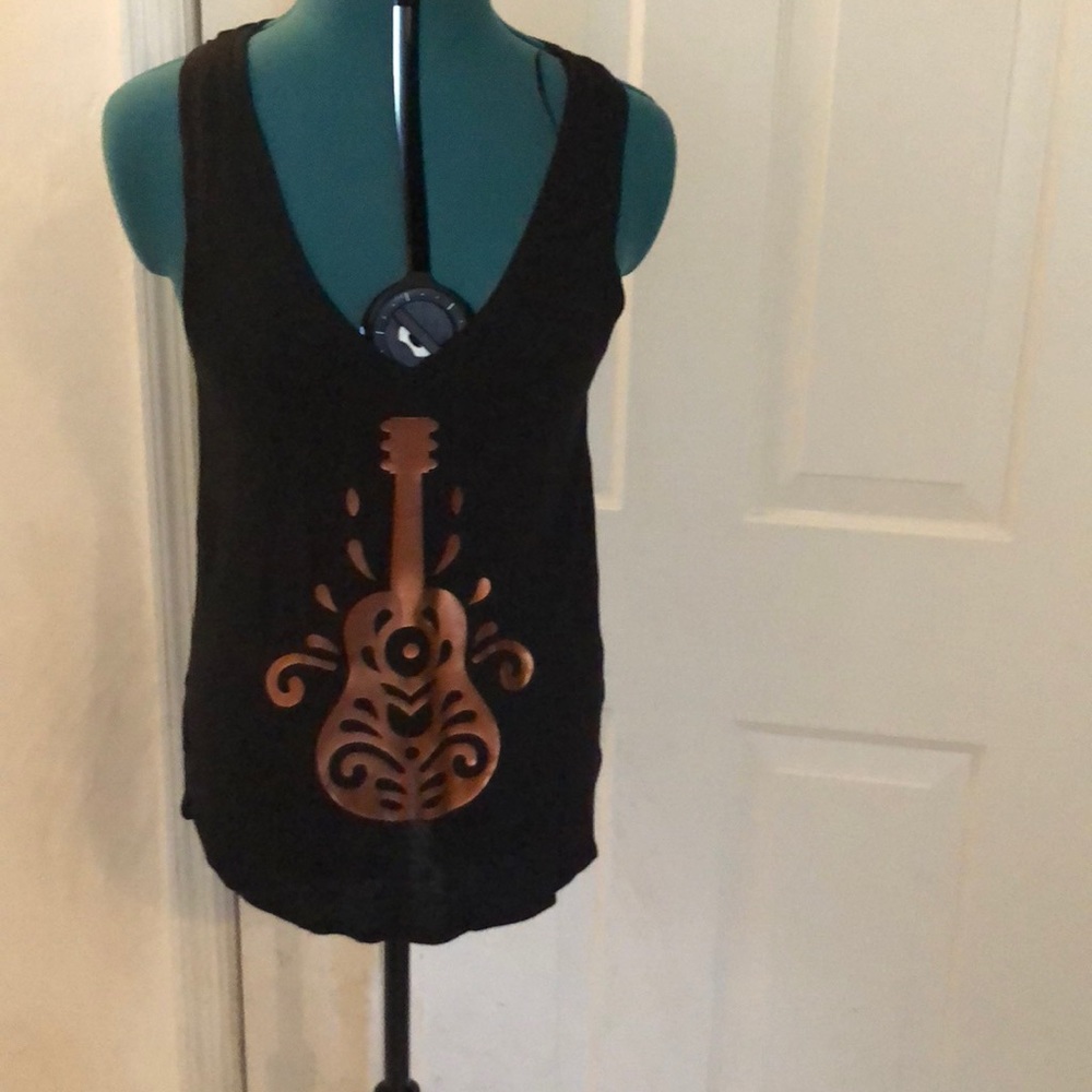 Graphic tank